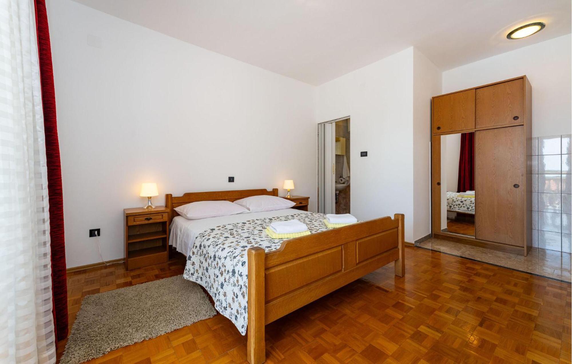 Beautiful Apartment In Galovac With Kitchen Exterior foto