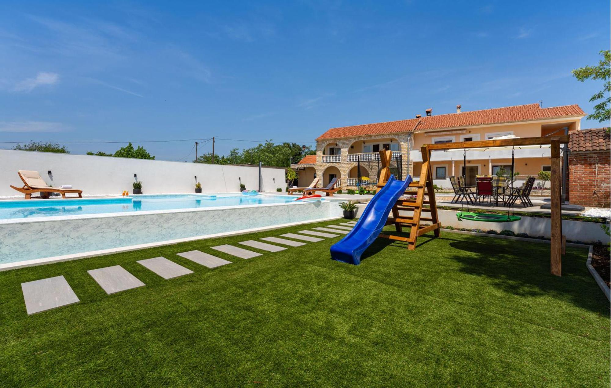 Beautiful Apartment In Galovac With Kitchen Exterior foto